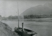 Le vapeur Midge sur la rivière Kootenay