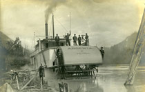 Le SS Argenta sur la rivière Duncan