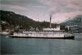 Le SS Moyie et une barge chargée de wagons sur le bras ouest du lac Kootenay